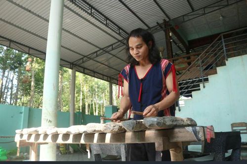 A Huynh và hành trình đánh thức tiếng đá đại ngàn