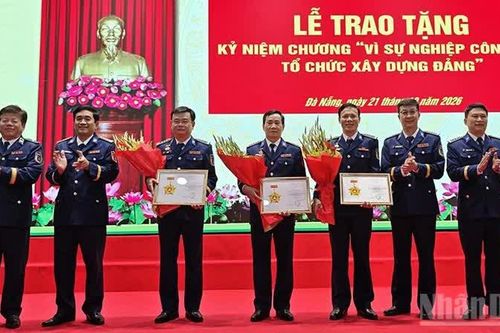 Vùng Cảnh sát biển 2 tặng Kỷ niệm chương 'Vì sự nghiệp công tác tổ chức xây dựng Đảng'