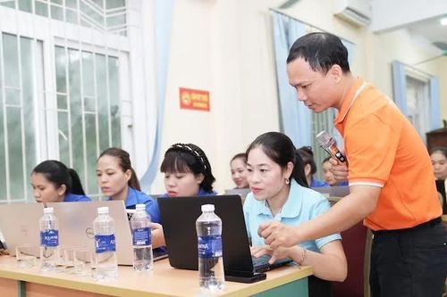Quảng Trị thí điểm hỗ trợ nhân lực chuyển đổi số cho cấp xã
