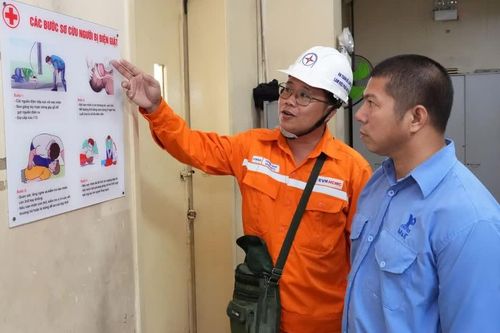 EVNHCMC hướng dẫn người dân phòng tránh tai nạn điện khi ngập nước