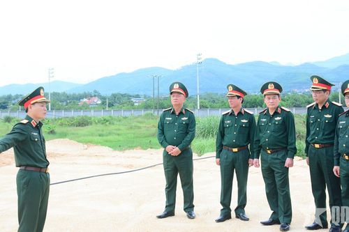 Thượng tướng Nguyễn Quang Ngọc kiểm tra các đơn vị thuộc Quân khu 3