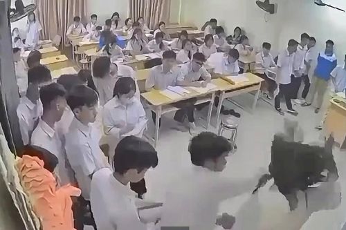 Khởi tố nam sinh hành hung giáo viên tại Hà Nội