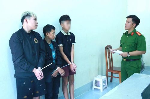 Truy xét, bắt nhóm đối tượng đập phá hàng loạt xe ô-tô trong đêm tại Nghệ An