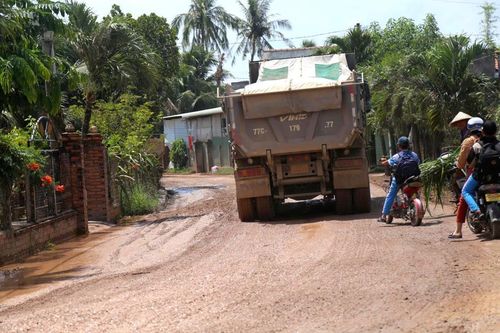 Gia Lai chi khoảng 109 tỷ đồng sửa đường hư hỏng do vận chuyển đất làm sân bay Phù Cát