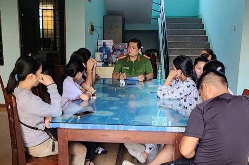 Ngăn chặn nhóm nữ sinh đánh nhau