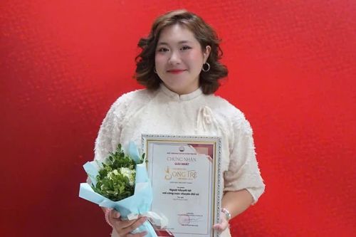 Từ 'tân binh phòng thu' đến giải Nhất Báo chí 'Sóng Trẻ': Hành trình 'chín nghề' của cô sinh viên AJC