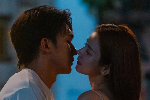 Đỗ Nhật Hoàng của phim 'Mưa đỏ' bất ngờ 'thả thính' cực ngọt với DJ Mie, lộ 'cảnh nóng' đầy táo bạo