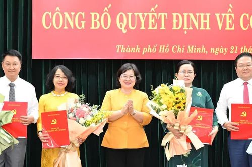 Ban Thường vụ Thành ủy TPHCM điều động nhiều cán bộ cấp thành phố đến cơ sở nhận công tác