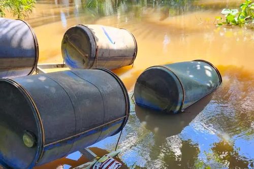 Lật phà tự chế, 2 học sinh đuối nước tử vong