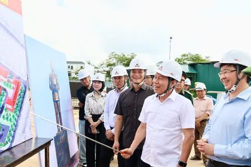 Phó Thủ tướng Lê Tiến Châu kiểm tra các công trình trọng điểm ở Quảng Trị