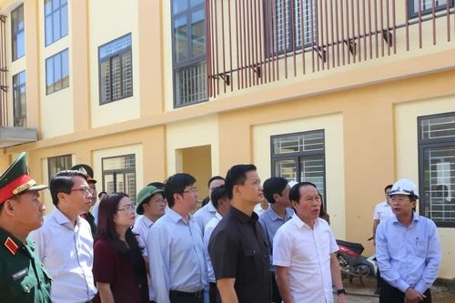 Phó Thủ tướng Lê Tiến Châu kiểm tra tiến độ trường phổ thông nội trú ở Quảng Trị