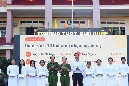 Lan tỏa ý thức chấp hành pháp luật trong học sinh Phú Quốc