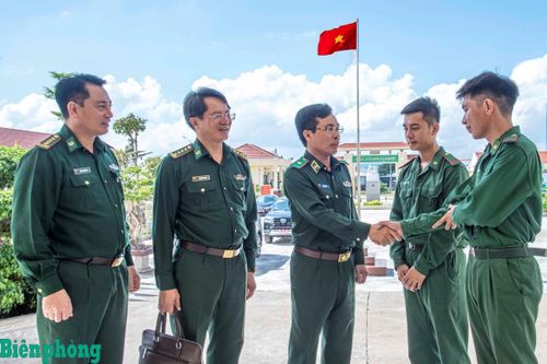 Đoàn kiểm tra của Đảng ủy Bộ đội Biên phòng kiểm tra việc thực hiện dân chủ ở cơ sở tại Bộ đội Biên phòng thành phố Huế