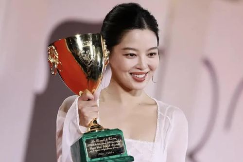 Tân Chỉ Lôi gây chú ý khi trượt đề cử Kim Kê lần thứ 39