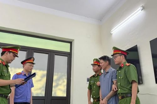 Phú Thọ: Bắt tạm giam người cha hành hạ hai con gái ruột
