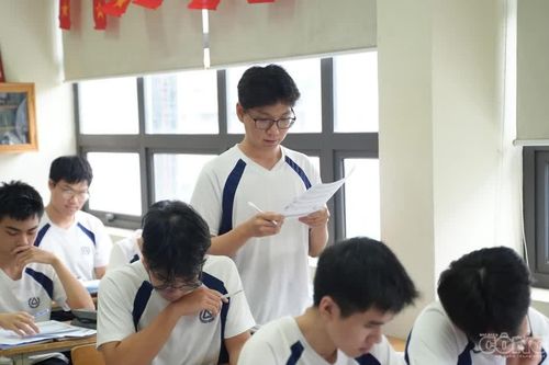 Phụ huynh lo đề thi cuối kỳ chung khiến học sinh lại cuốn vào vòng xoáy luyện đề