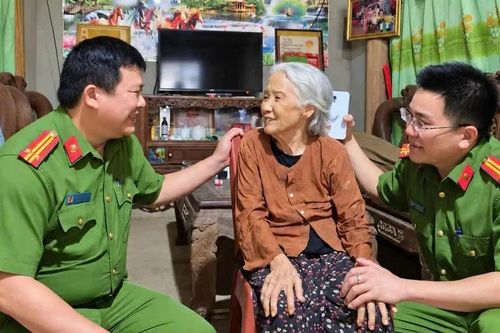 Lào Cai: Tìm thấy cụ bà 94 tuổi đi lạc gần 2 ngày