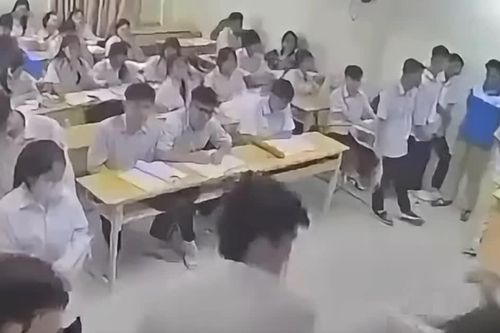 Bắt giữ nam sinh hành hung cô giáo trong lớp học ở Hà Nội