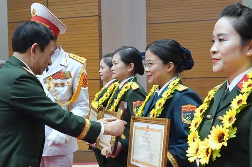 Bóng hồng sửa chữa máy bay
