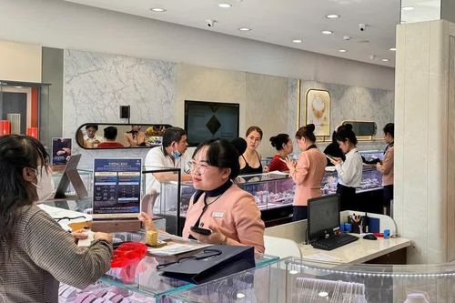 Vàng bạc Đá quý Phú Nhuận đóng loạt cửa hàng