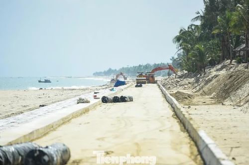 Kè biển hơn 200 tỷ chắn sóng, ngăn cát tràn Hội An