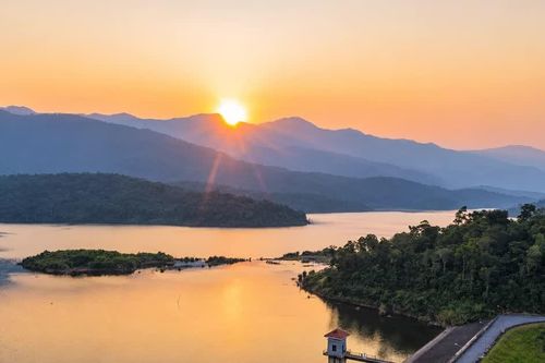 U Bò mây phủ, Thác Chuối soi trời