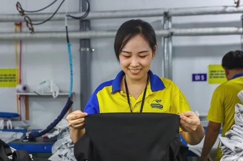Thưởng Tết từ tháng 11: Công nhân đỡ lo tiền trọ, đặt vé xe về quê