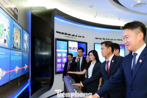 Đoàn đại biểu cấp cao Trung ương Đoàn TNNDCM Lào thăm và làm việc tại Viettel