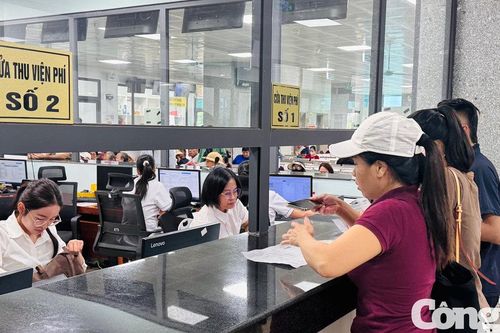 Đổi mới cách phục vụ người bệnh bằng chuyển đổi số