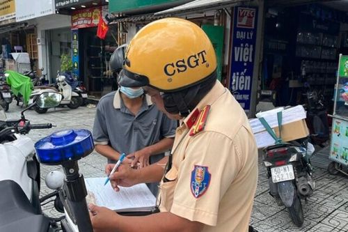 CSGT TP.HCM tăng cường phạt nguội, xử lý xe máy đi ngược chiều