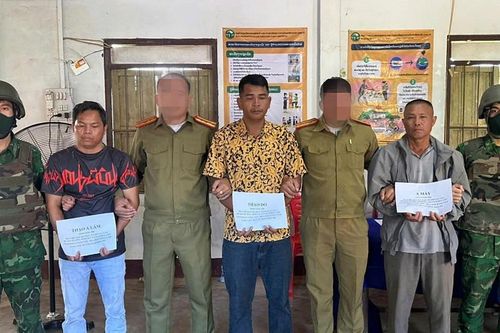 Bắt 'bố già đường biên'