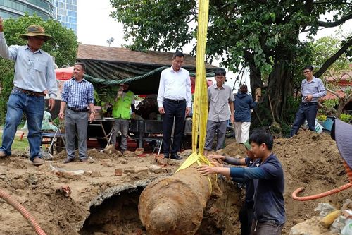 Cận cảnh súng thần công gần 200 năm tuổi vừa được phát hiện dưới lòng đất