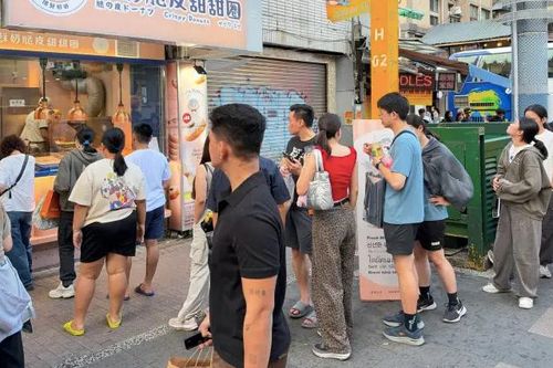 Tiệm bánh bất ngờ đông nghịt sau vụ nhân viên xô xát với khách