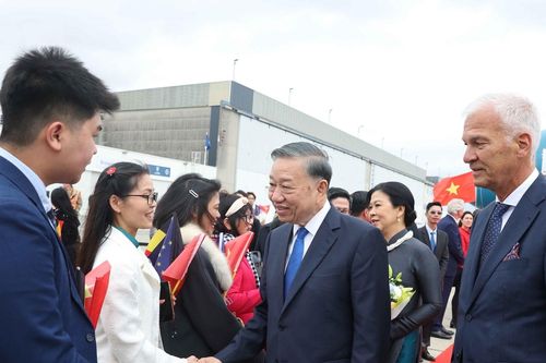 Tổng Bí thư, Chủ tịch nước và phu nhân đến Brussels