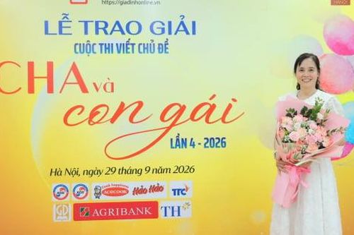 Từ những gói mì tôm của bố đến lời hứa xúc động của người con gái