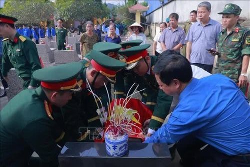 Truy điệu và an táng hai hài cốt liệt sĩ tại Phú Thọ