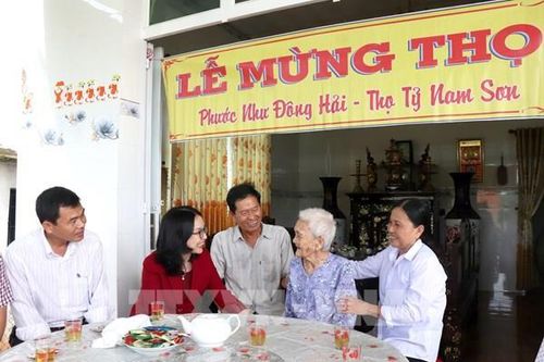 Người cao tuổi Vĩnh Long và những giá trị không tuổi