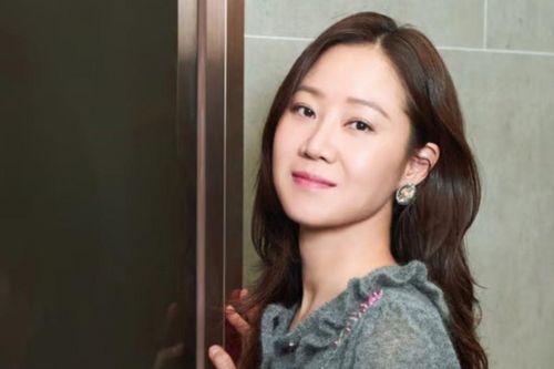 Gong Hye Jin đi du lịch cùng chồng kém 10 tuổi