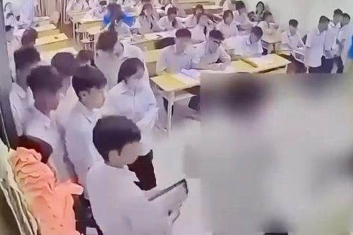 Bắt khẩn cấp nam sinh đánh cô giáo ngay trên bục giảng