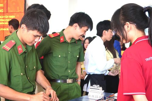 Khóa học đặc biệt tại Trường Cao đẳng Kỹ nghệ II