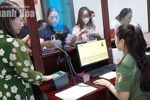 Ghi nhận từ cao điểm cấp tài khoản định danh điện tử cho người nước ngoài