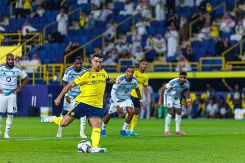 Ronaldo hỏng 11m, Joao Felix giải cứu Al-Nassr
