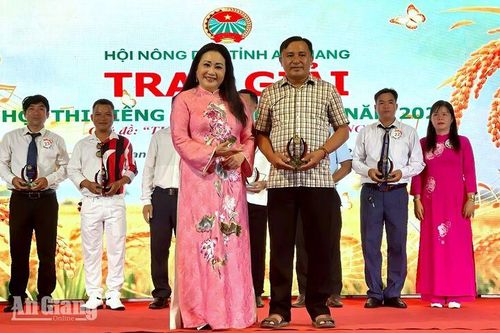 Trao giải các hội thi tiếng hát, bánh dân gian và ẩm thực OCOP