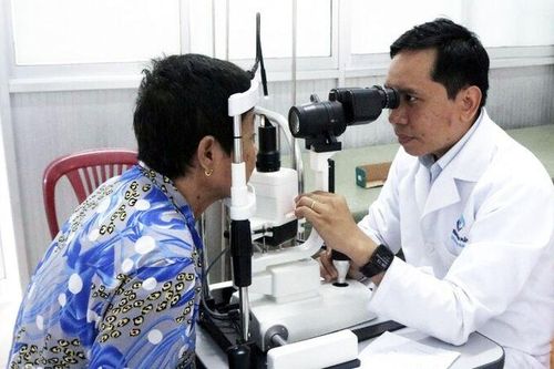 600 người cao tuổi phường Tịnh Biên được khám mắt miễn phí