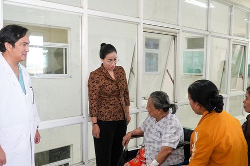 Lãnh đạo thành phố kiểm tra công tác khám chữa bệnh tại Bệnh viện Việt - Hàn Đà Nẵng
