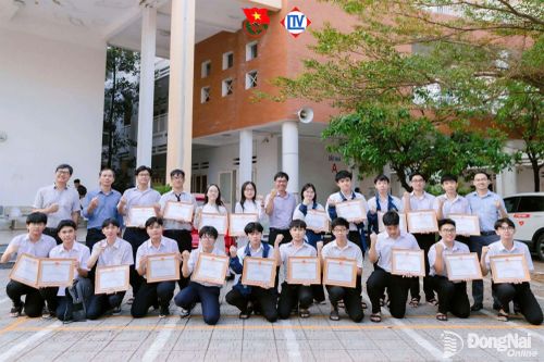 Nữ sinh Đồng Nai nhận học bổng Sigma Gold sau phỏng vấn với Giáo sư Ngô Bảo Châu