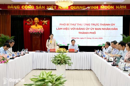 Phó Bí thư Thường trực Thành ủy Tôn Ngọc Hạnh làm việc với Đảng ủy UBND thành phố