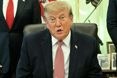 Tổng thống Trump gia tăng sức ép với Ukraine về đàm phán hòa bình