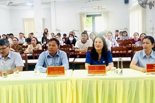 Trung tâm Chính trị phường Ninh Chử bồi dưỡng nhận thức về Đảng cho 70 học viên
