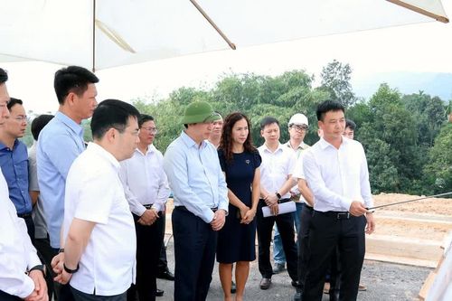 Thường trực Tỉnh ủy kiểm tra, chỉ đạo tháo gỡ khó khăn tại Nhà máy chế biến graphit Yên Thái và Khu công nghiệp Trấn Yên